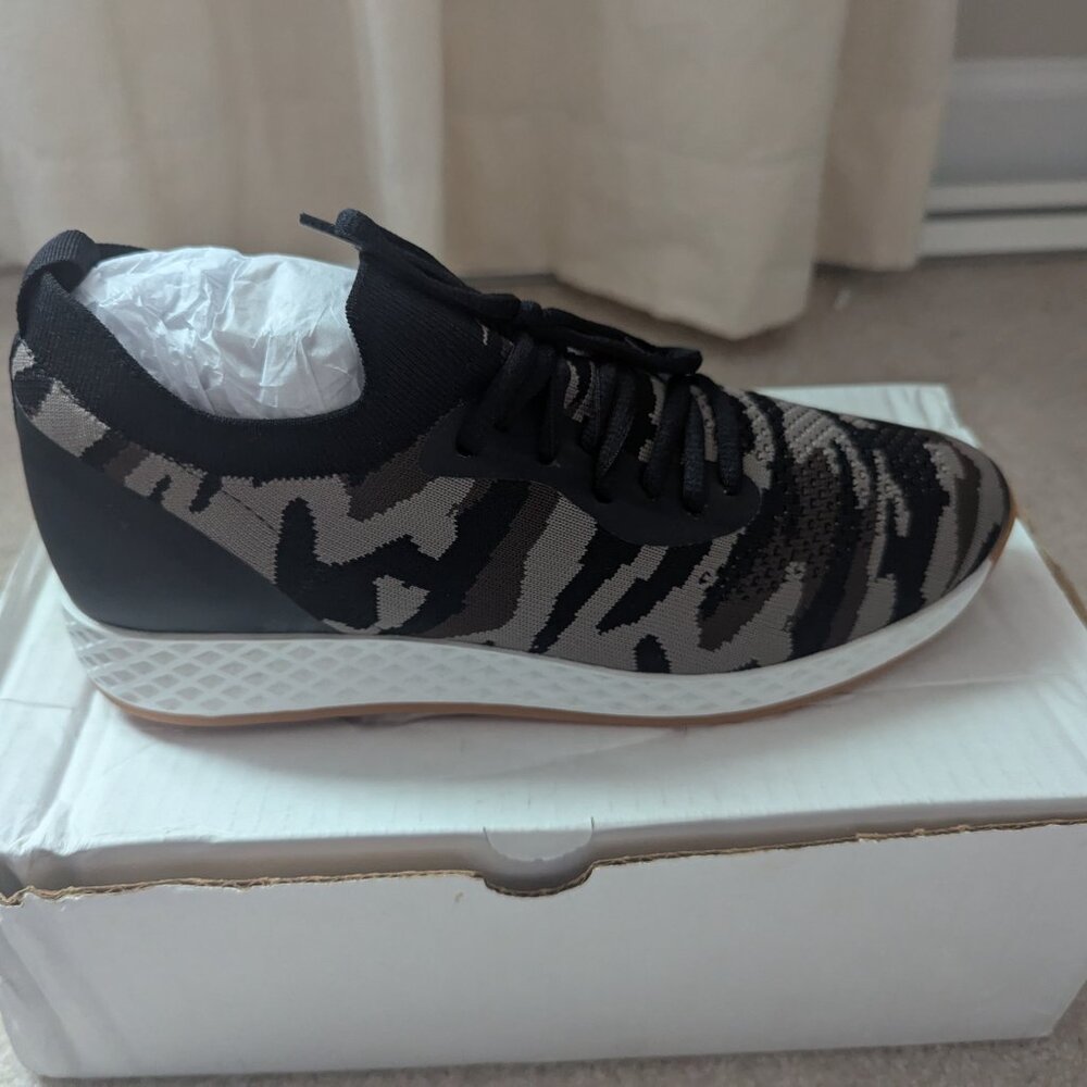 NWOT Urban Sport by J/Slides Camo Talia Stretch Knit Sneakers - Women's 9W